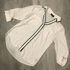 A Byer black and white button down dress shirt Size M